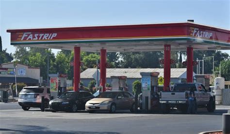 Has Offers Cash Discount, C-Store, Pay At Pump, ATM, Loyalty Discount. . Cheapest gas prices in visalia
